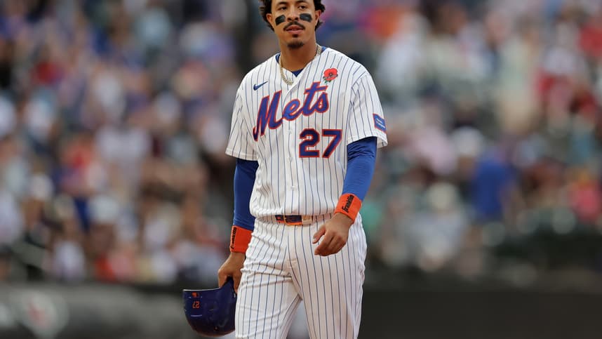 Mark Vientos reacts during a Mets game against the Reds