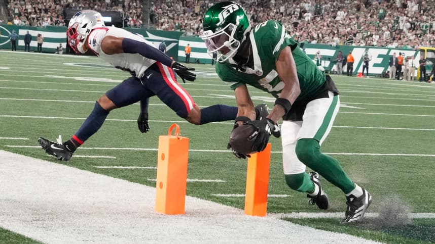 Garrett Wilson scores a touchdown for the Jets against the Patriots