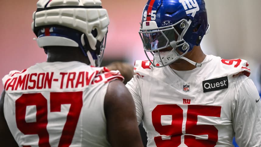 Roy Robertson-Harris works during Giants OTAs