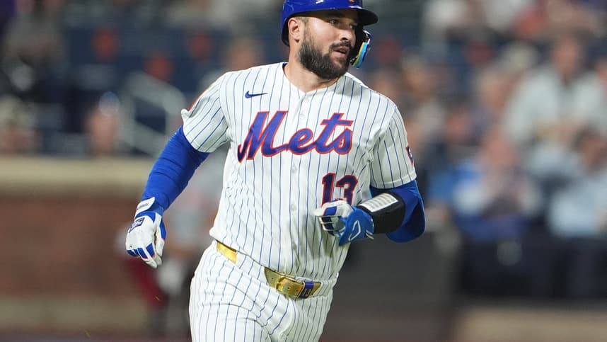 Mets players on the field against the Reds in New York