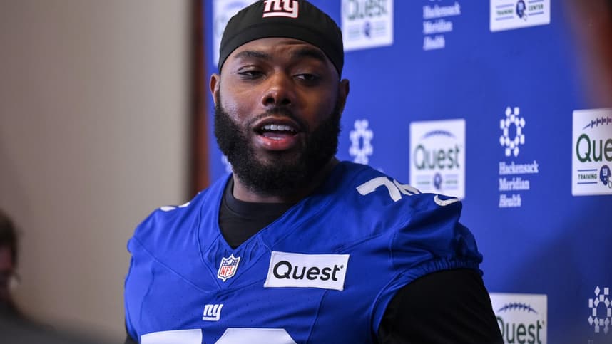 Andrew Thomas speaking during Giants OTAs