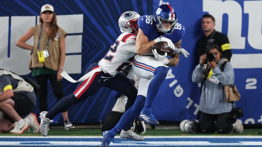 Thomas Fidone II catching a pass for the Giants