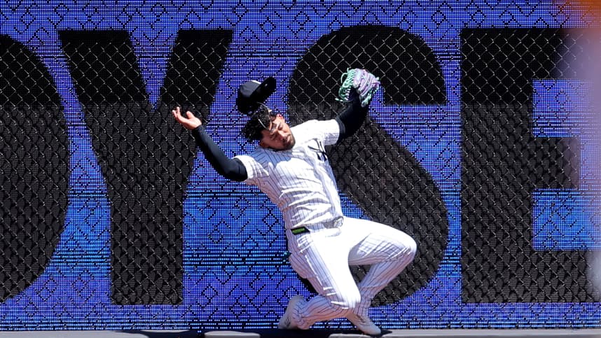 Jasson Domínguez makes a catch at the wall for the Yankees before his shoulder injury