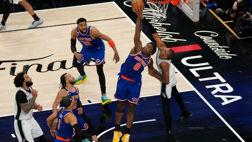 OG Anunoby battles for the ball during a Knicks NBA Finals game