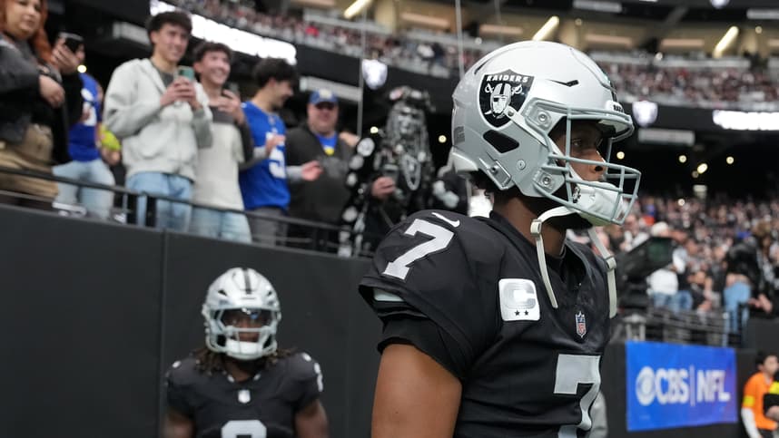 Geno Smith enters the field before a Raiders game against the Giants