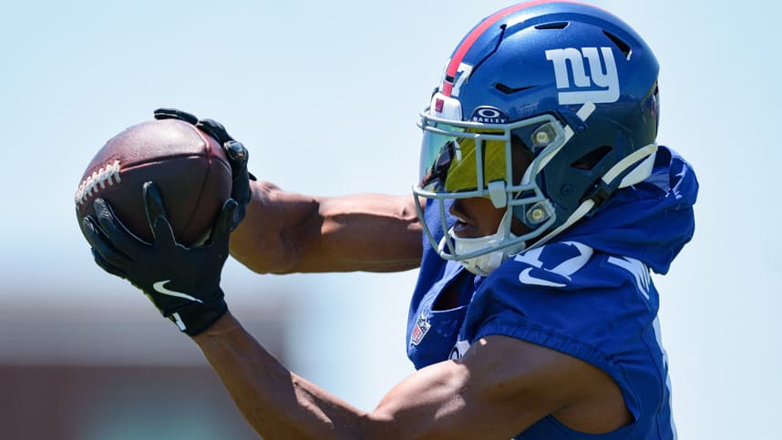 Darnell Mooney catches a pass during Giants organized team activities