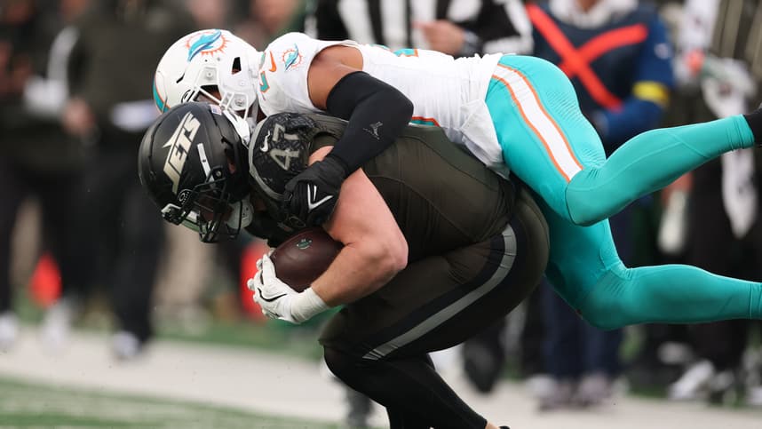 Minkah Fitzpatrick finishes a tackle during a Dolphins game against the Jets