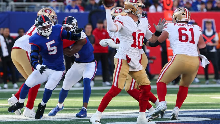 Kayvon Thibodeaux pressures Mac Jones during a Giants game against the 49ers