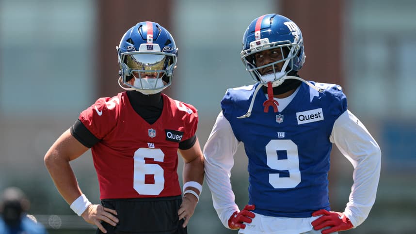Jaxson Dart and Isaiah Likely talk during Giants organized team activities