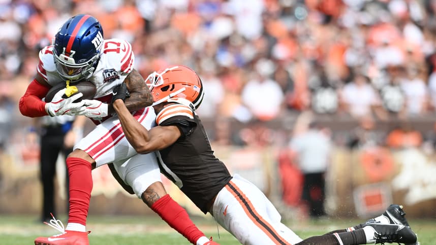 Greg Newsome II running during a Giants game