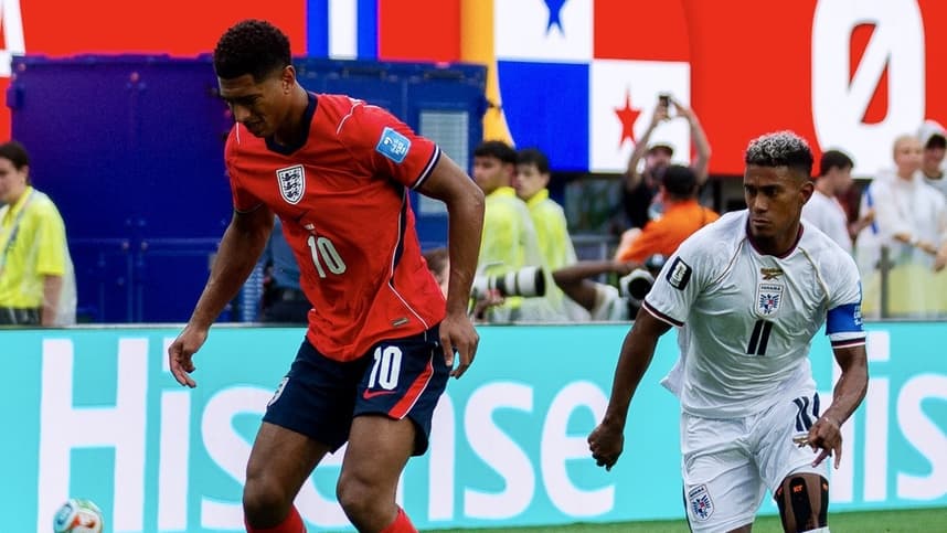 Jude Bellingham carrying the ball for England against Panama
