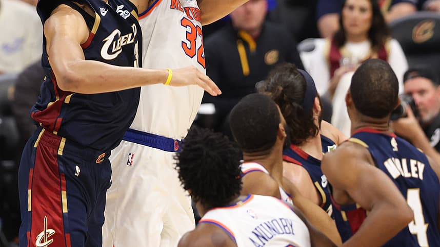 Karl-Anthony Towns shoots for the Knicks against the Cavaliers