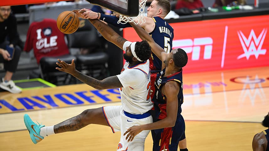 Mitchell Robinson battles for a rebound for the Knicks against the Cavaliers