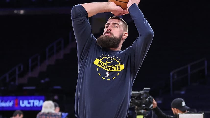 Jonas Valanciunas warming up before facing the Knicks