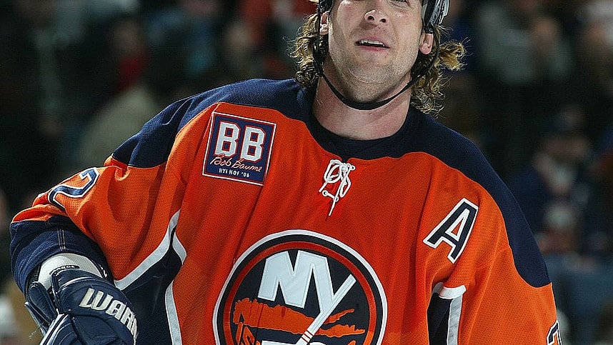 new york islanders hockey player watching the crowd