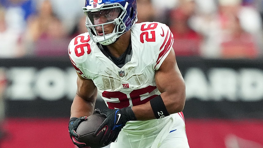 New York Giants running back Saquon Barkley (26) runs against the Arizona Cardinals during the first half at State Farm Stadium