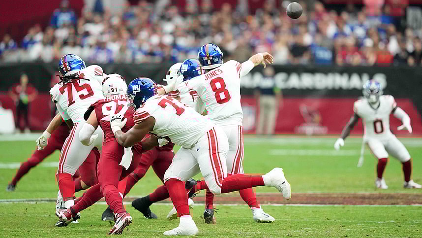 New York Giants quarterback Daniel Jones (8) throws to New York Giants wide receiver Parris Campbell (0) during the first half against the Arizona Cardinals at State Farm Stadium