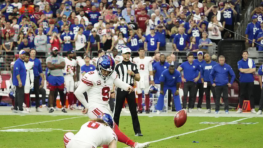 New York Giants place kicker Graham Gano (9) kicks the game winning field goal against the Arizona Cardinals in the second half at State Farm Stadium