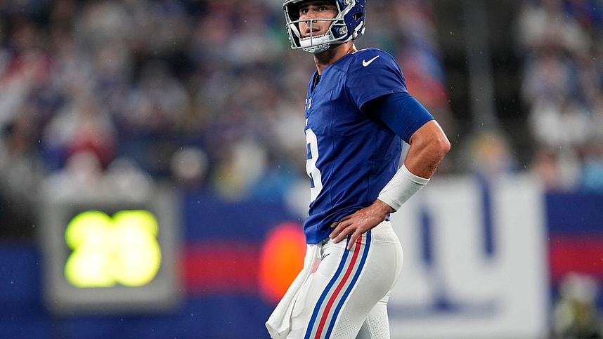 New York Giants quarterback Daniel Jones (8) had a very difficult time against the Dallas Cowboys