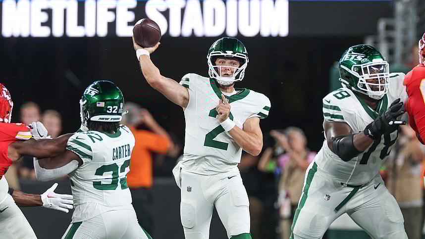 New York Jets quarterback Zach Wilson (2) throws the ball during the first half against the Kansas City Chiefs at MetLife Stadium