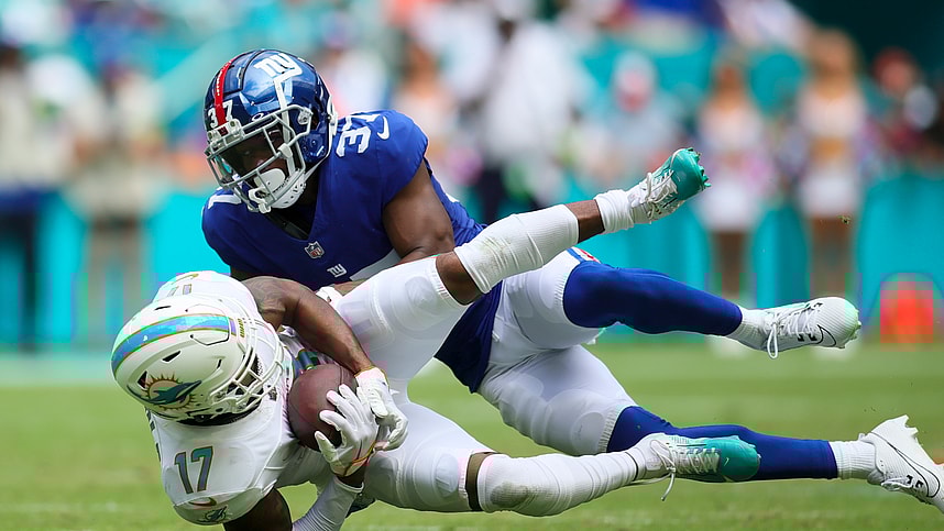 Miami Dolphins wide receiver Jaylen Waddle (17)catches the football against New York Giants cornerback Tre Hawkins III (37) during the second quarter at Hard Rock Stadium