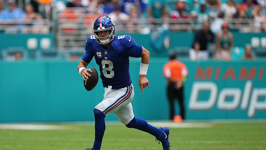 New York Giants quarterback Daniel Jones (8) scrambles with the ball agianst the Miami Dolphins during the second half at Hard Rock Stadium