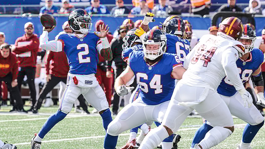 New York Giants quarterback Tyrod Taylor (2) throws the ball during the first half against the Washington Commanders at MetLife Stadium