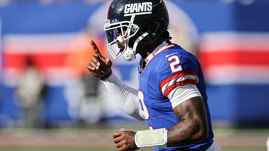 New York Giants quarterback Tyrod Taylor (2) gestures while running on to the field during the second half against the Washington Commanders at MetLife Stadium