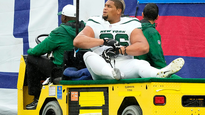 New York Jets defensive tackle Al Woods (96) leaves the game after a second quarter injury
