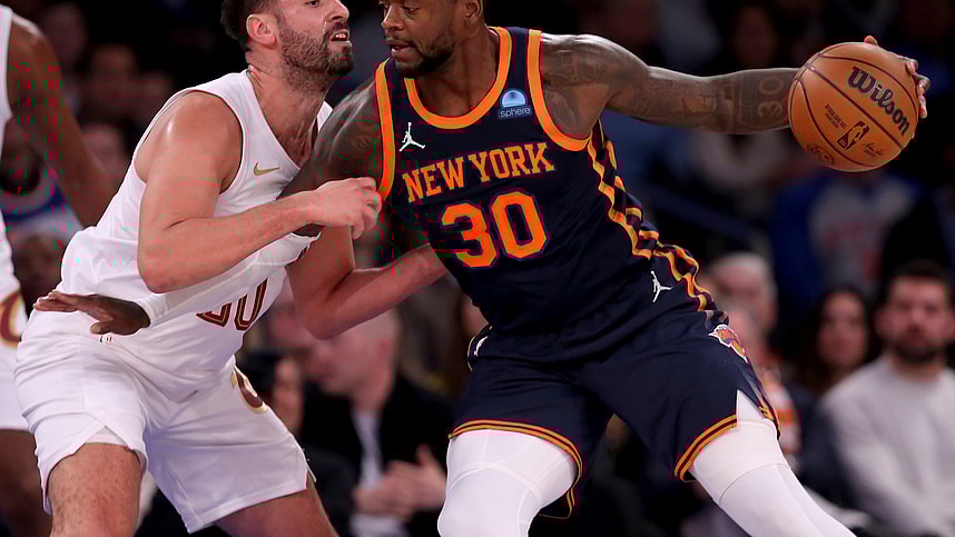 New York Knicks forward Julius Randle (30) controls the ball against Cleveland Cavaliers forward Georges Niang (20) during the first quarter at Madison Square Garden