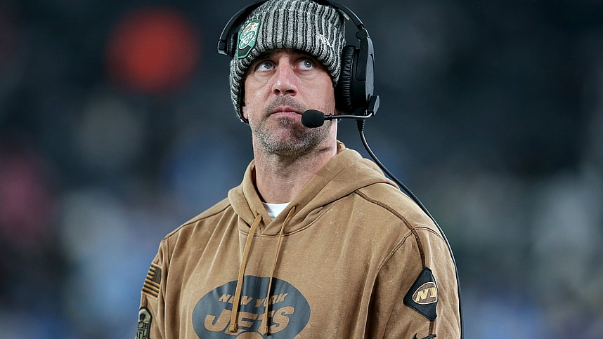 New York Jets injured quarterback Aaron Rodgers reacts during the fourth quarter against the Los Angeles Chargers at MetLife Stadium