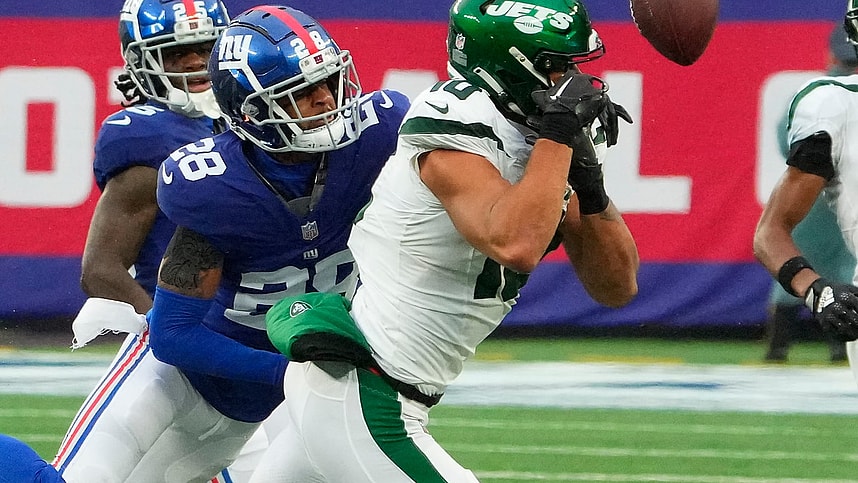 New York Jets wide receiver Allen Lazard (10) drops the ball as New York Giants cornerback Cor'Dale Flott (28) defends during the first half at MetLife Stadium