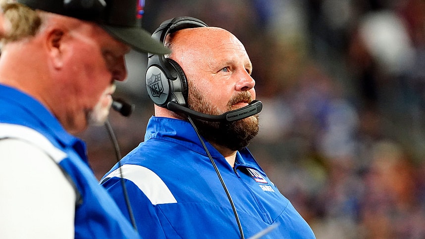 New York Giants head coach Brian Daboll, right, and defensive coordinator Don "Wink" Martindale on the sideline