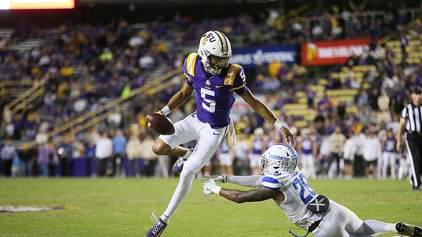 LSU Tigers quarterback Jayden Daniels (5) (New York Giants prospect) avoids the tackle attempt of Georgia State Panthers safety TyGee Leach (29) in the third quarter at Tiger Stadium, new york giants
