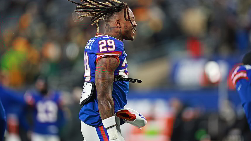 New York Giants safety Xavier McKinney (29) reacts before the game against Green Bay Packers at MetLife Stadium