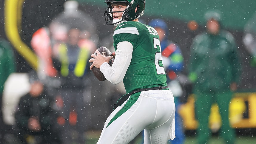 New York Jets quarterback Zach Wilson (2) drops back to pass during the first half against the Houston Texans at MetLife Stadium