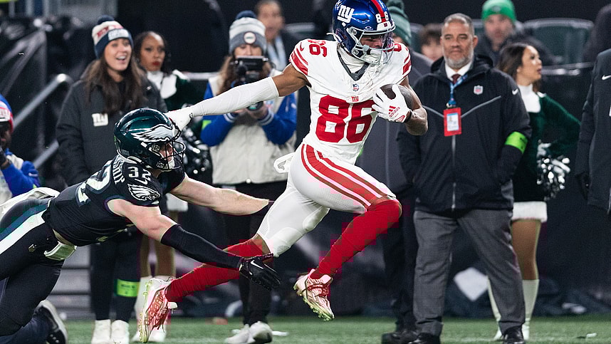 New York Giants wide receiver Darius Slayton (86) runs for a touchdown past Philadelphia Eagles safety Reed Blankenship (32) after a catch during the fourth quarter at Lincoln Financial Field