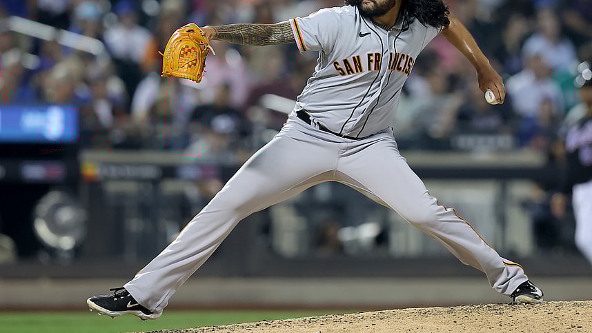 San Francisco Giants relief pitcher Sean Manaea (52) pitches against the New York Mets during the seventh inning at Citi Field