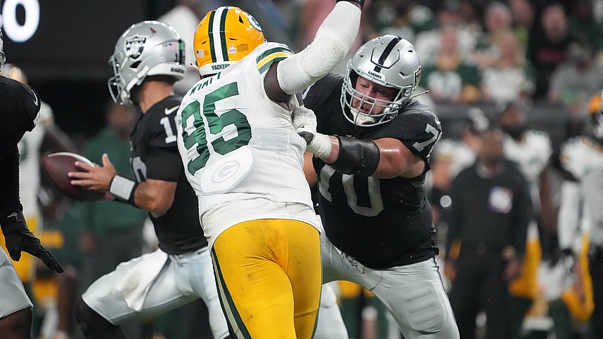 Las Vegas Raiders guard Greg Van Roten (New York Giants, Carmen Bricillo)