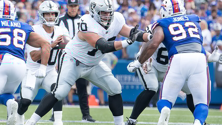 Las Vegas Raiders guard Greg Van Roten (New York Giants free agency target)