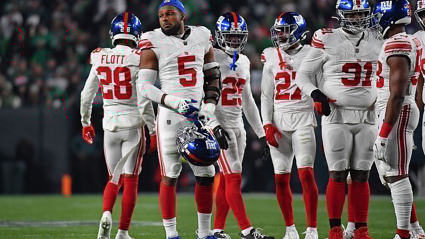 New York Giants linebacker Kayvon Thibodeaux (5) against the Philadelphia Eagles at Lincoln Financial Field