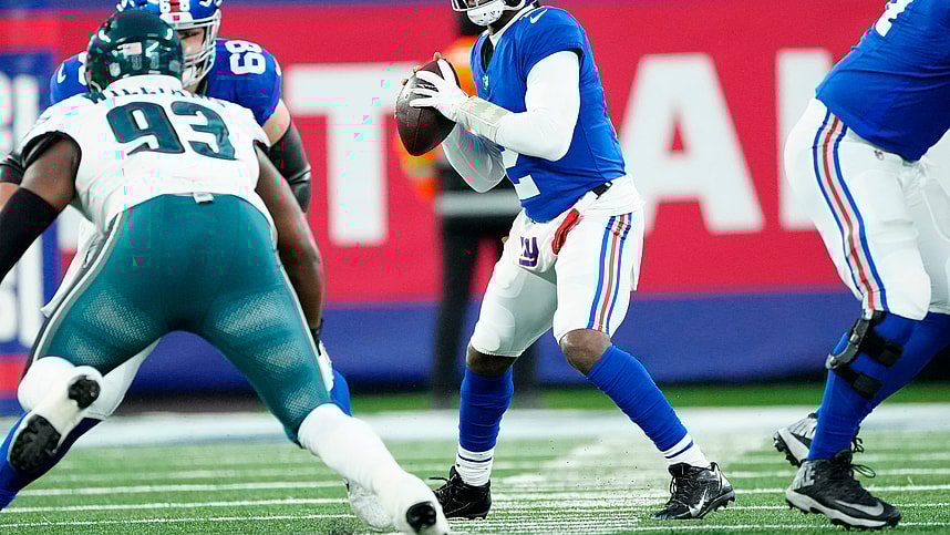 New York Giants quarterback Tyrod Taylor (2) looks for an open teammate in the fourth quarter against the Philadelphia Eagles