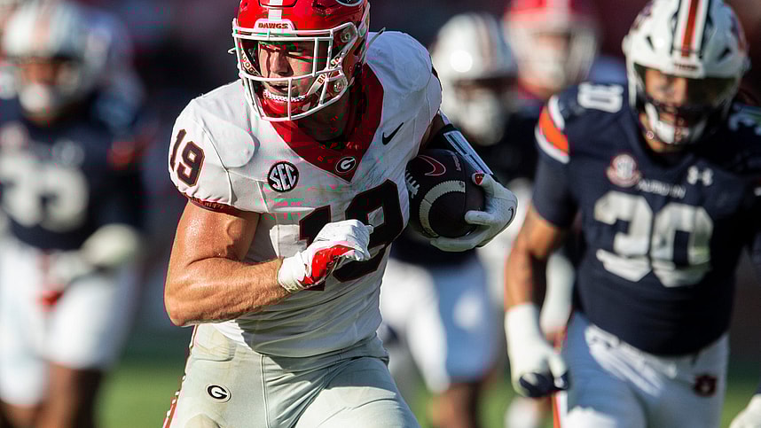 Georgia Bulldogs tight end Brock Bowers (19) (New York Giants draft target)