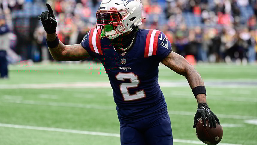 New England Patriots cornerback Jalen Mills (2) (New York Giants) warms up before a game against the Kansas City Chiefs at Gillette Stadium