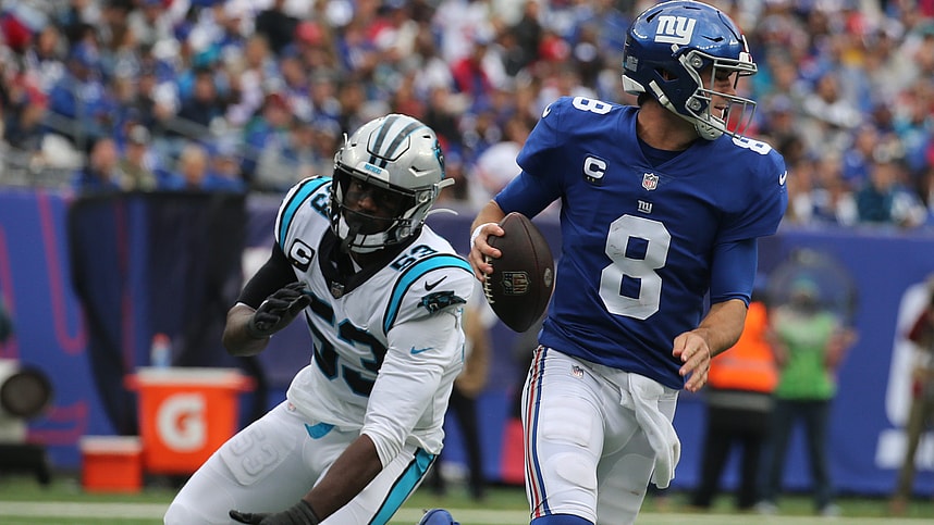 Brian Burns of Carolina chases Giants quarterback Daniel Jones in the second half as the Carolina Panthers faced the New York Giants at MetLife Stadium in East Rutherford, NJ on October 24, 2021. The Carolina Panthers Faced The New York Giants At Metlife Stadium In East Rutherford Nj On October 24 2021 Credit:Chris Pedota, NorthJersey.com / USA TODAY NETWORK