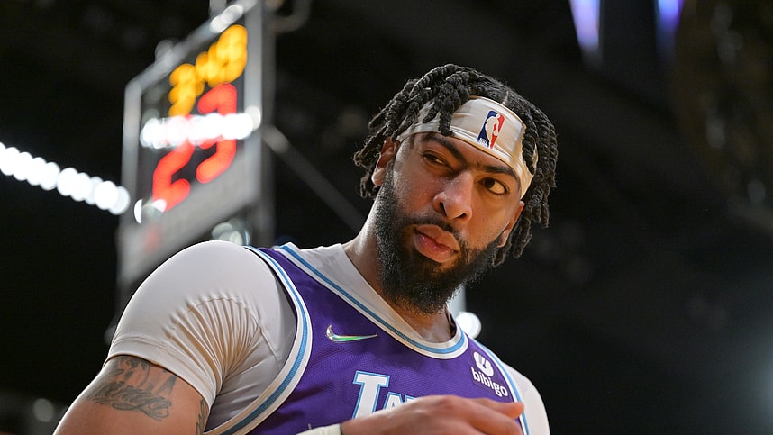 Feb 5, 2022; Los Angeles, California, USA;   Los Angeles Lakers forward Anthony Davis (3) looks at the crowd after getting poked in the eye in the second half against the New York Knicks at Crypto.com Arena. Mandatory Credit: Jayne Kamin-Oncea-USA TODAY Sports