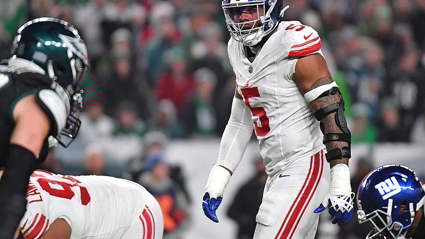 Dec 25, 2023; Philadelphia, Pennsylvania, USA; New York Giants linebacker Kayvon Thibodeaux (5) against the Philadelphia Eagles at Lincoln Financial Field. Mandatory Credit: Eric Hartline-USA TODAY Sports