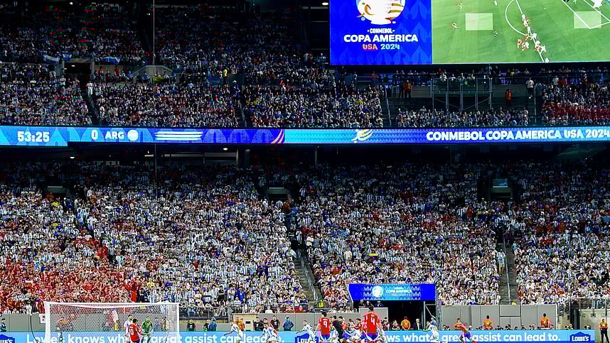 A crowd of 81k people gathered in MetLife Stadium | Credit: Juan Carlos Rubiano