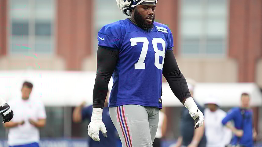 Jul 25, 2024; East Rutherford, NY, USA; New York Giants offensive tackle Andrew Thomas (78) takes a water break during training camp at Quest Diagnostics Training Center. Mandatory Credit: Lucas Boland-USA TODAY Sports
