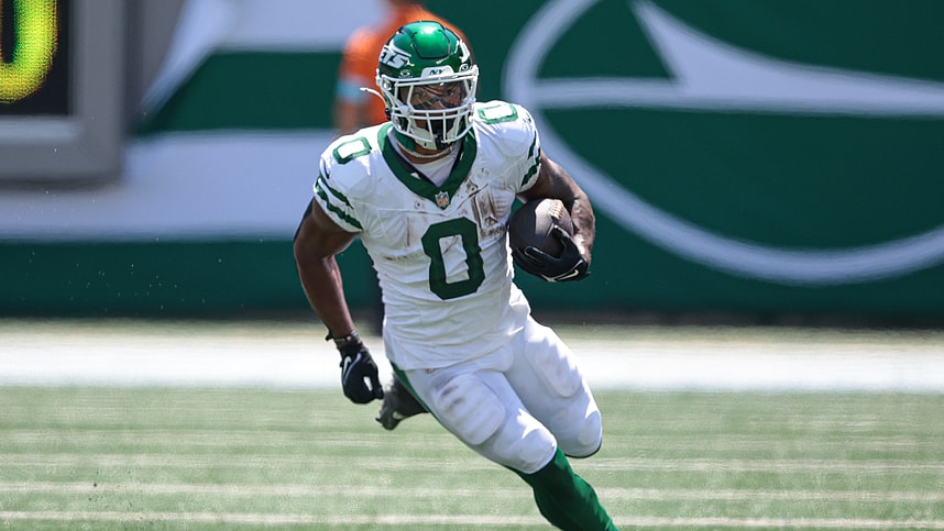 Aug 10, 2024; East Rutherford, New Jersey, USA; New York Jets running back Braelon Allen (0) carries the ball during the first half against the Washington Commanders at MetLife Stadium. Mandatory Credit: Vincent Carchietta-USA TODAY Sports